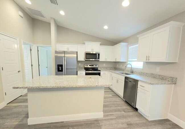 Building Photo - 67 Olive Dr