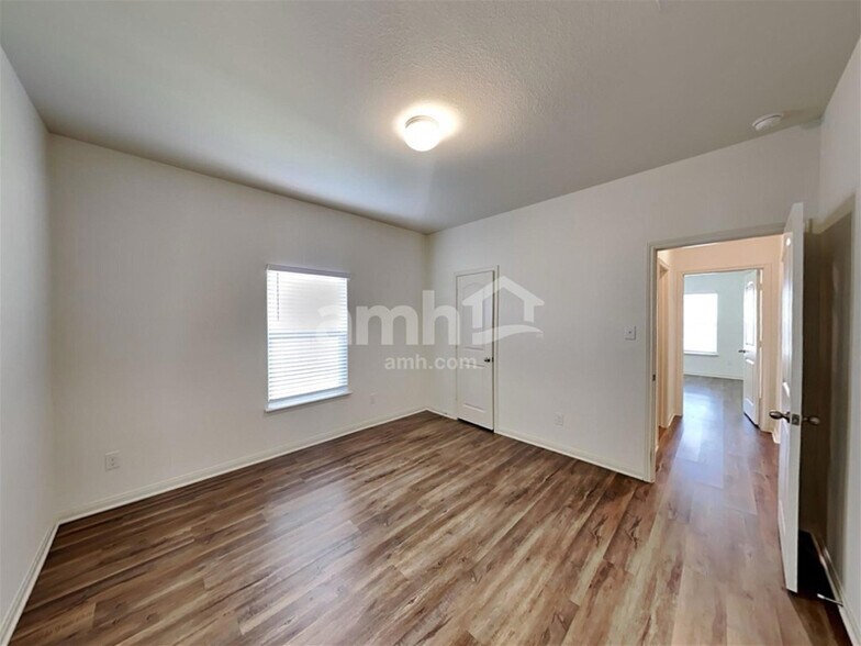 Building Photo - 1373 Violet Ln