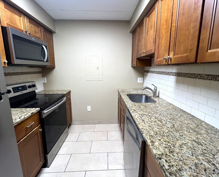 Building Photo - 181 Green St