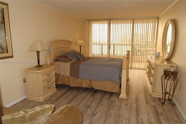 Building Photo - 555 NE 15th St