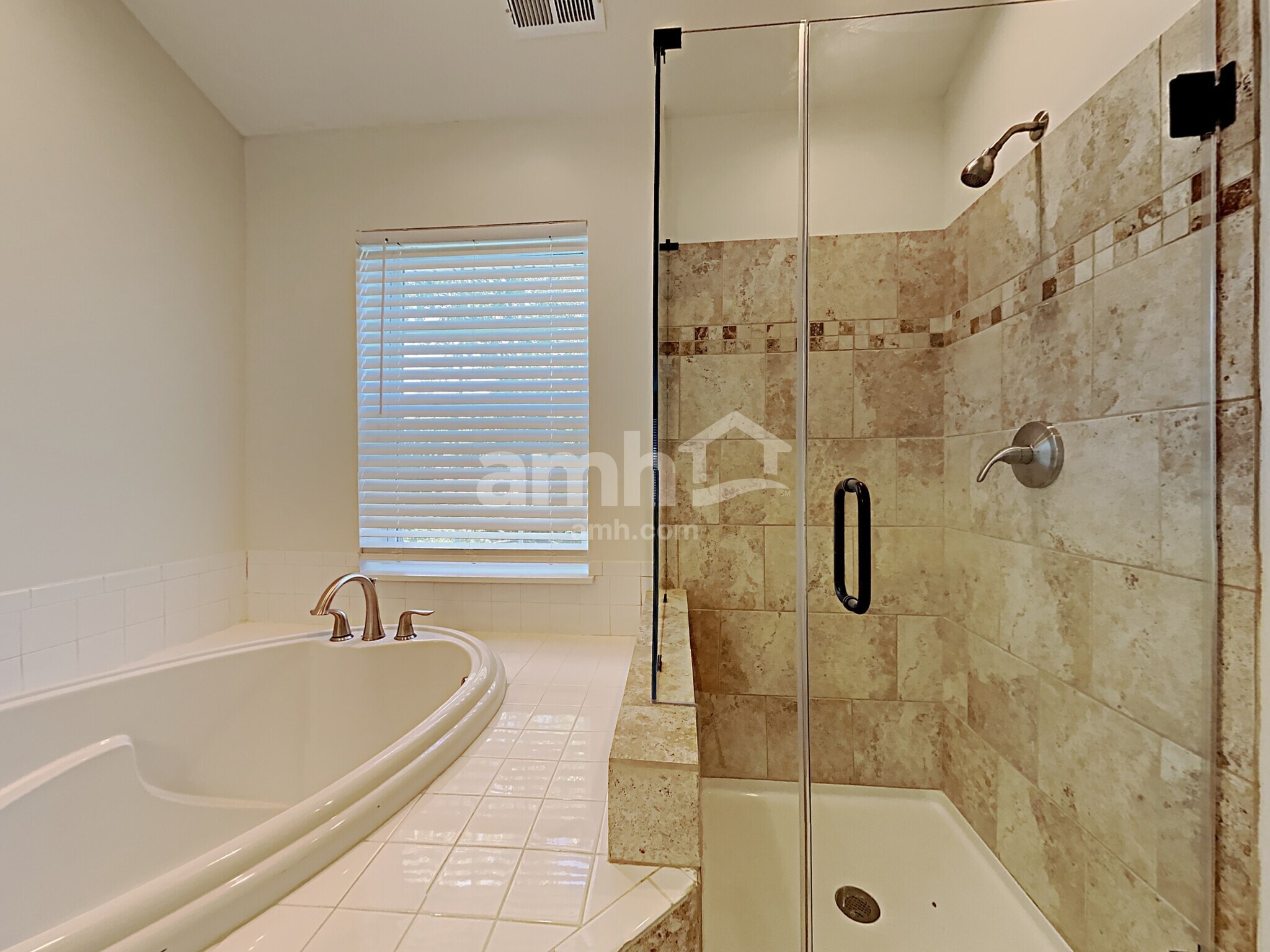 Building Photo - 4874 Oakton Way