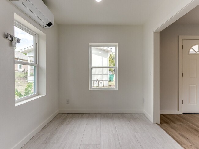 Building Photo - 1-Bedroom Apartment for Rent Near Midtown