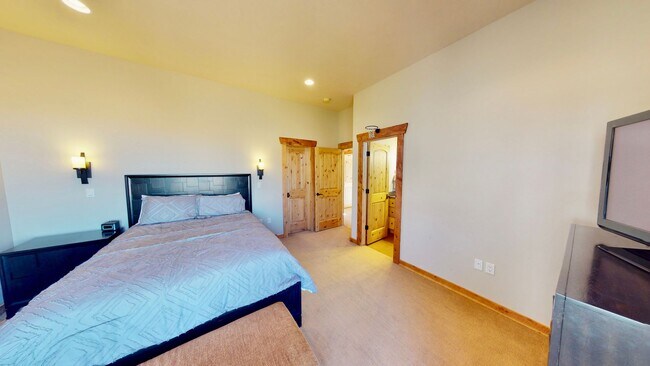 Building Photo - Luxurious and comfortable living experience