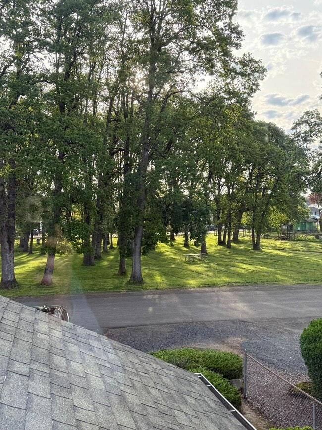 Building Photo - Great Condo next to a beautiful park!