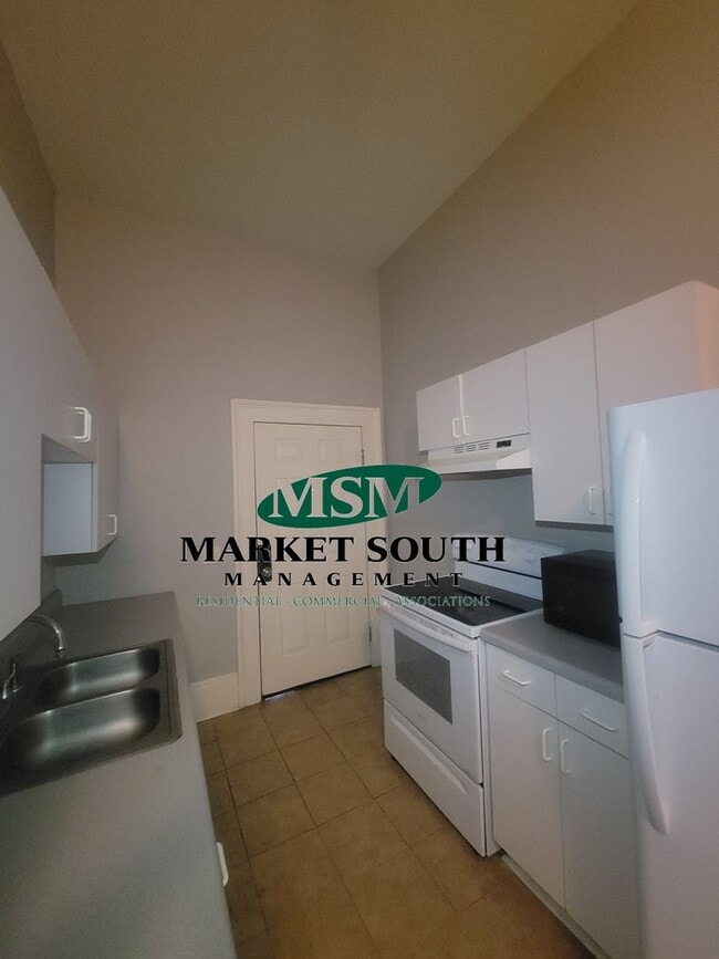 Building Photo - 308 E Waldburg St