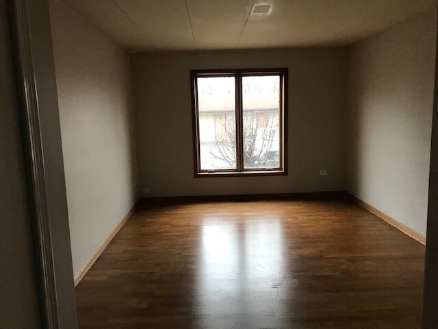 Building Photo - 9941 Treetop Dr