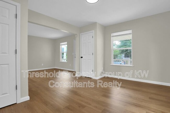 Building Photo - 1352 N 6th St