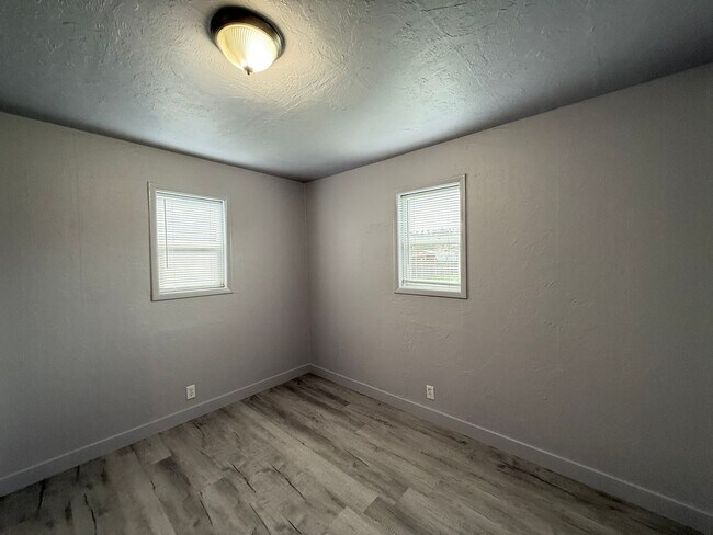 Building Photo - Freshly Updated Thurston Home!