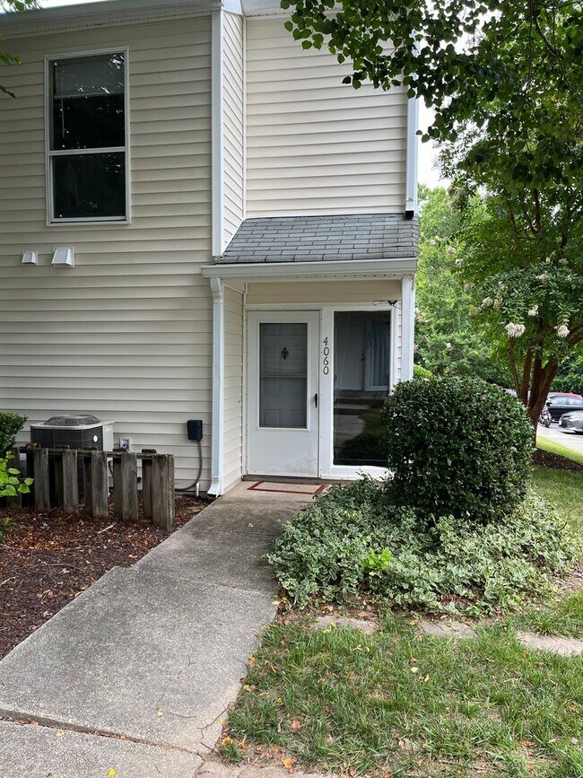 Primary Photo - 2 Bedroom 1 1/2 Bath Townhome