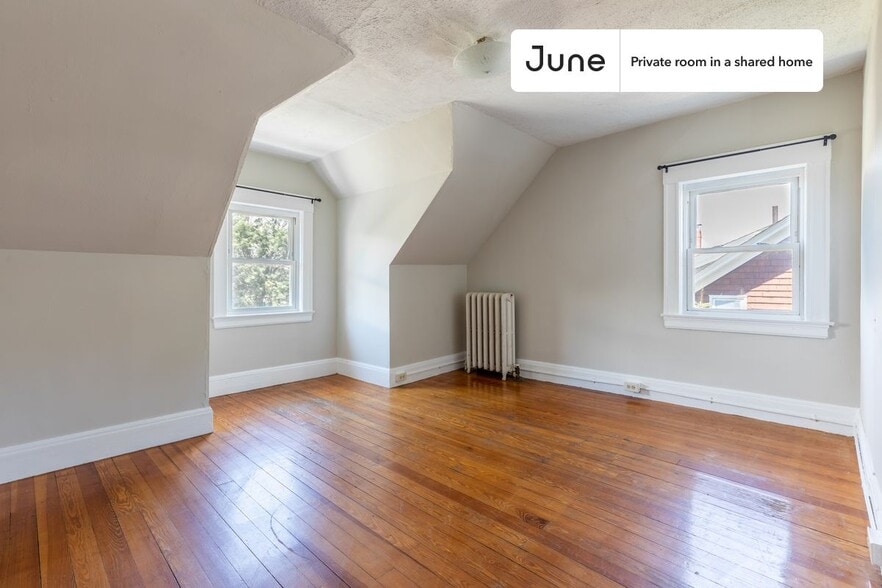 Building Photo - Room in Shared 9 bed/2 bath home