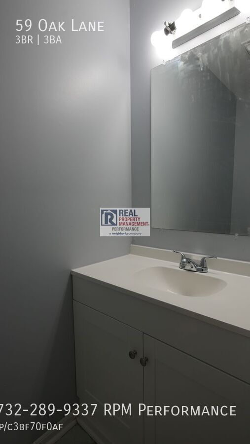 Building Photo - 59 Oak Ln