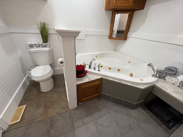 Building Photo - 1016 NE Quincy St