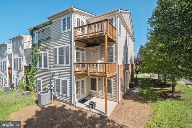 Building Photo - 47581 Royal Burnham Terrace