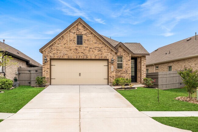 Building Photo - 15520 Maple