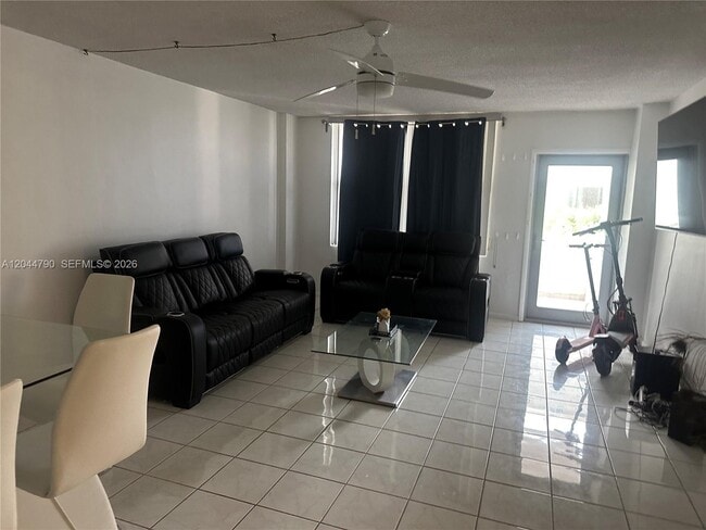 Building Photo - 9225 Collins Ave