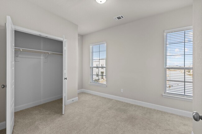 Building Photo - New Stunning Townhouse for Rent!