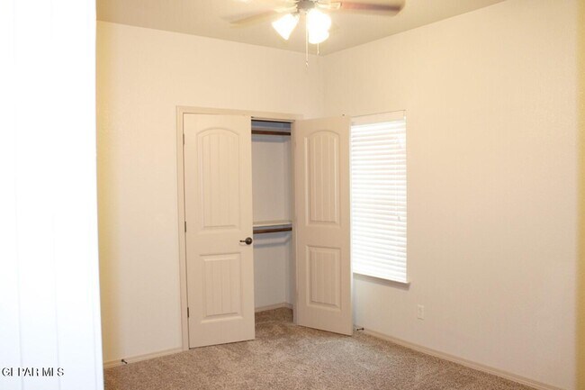 Building Photo - 13832 Hollywood Dr