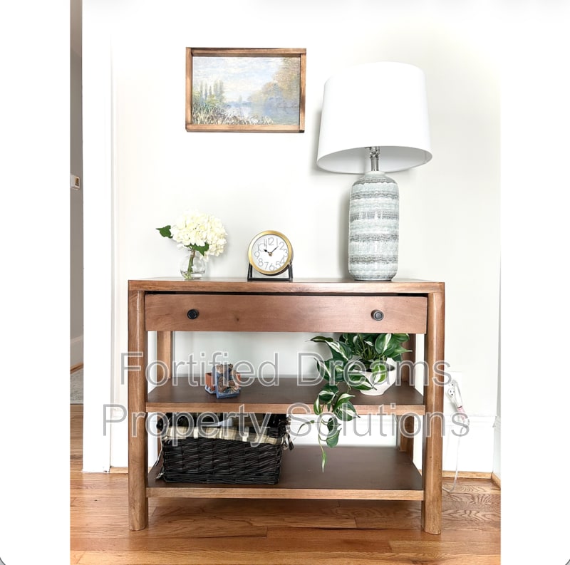 Building Photo - 2240 Queen St