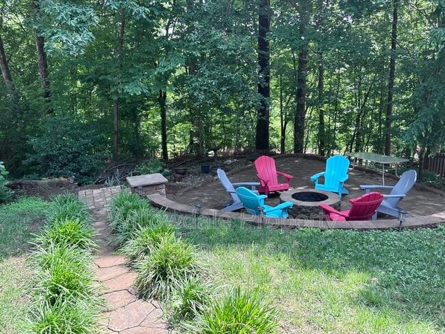 Building Photo - 305 Silvercliff Trail