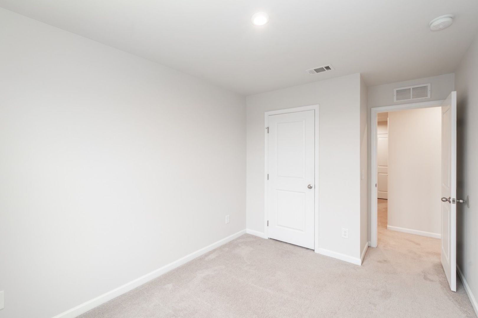 Building Photo - 404 Deer Meadow Ln
