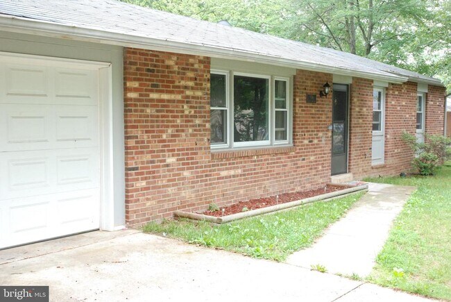 Building Photo - 936 Longfellow Ct