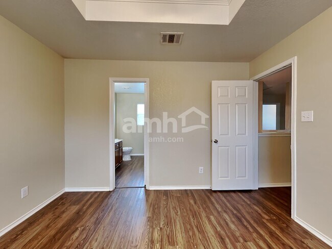 Building Photo - 10023 Woodland Pines