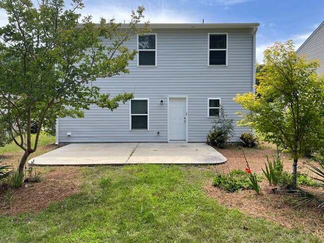Building Photo - 75 Shamrock Dr SW