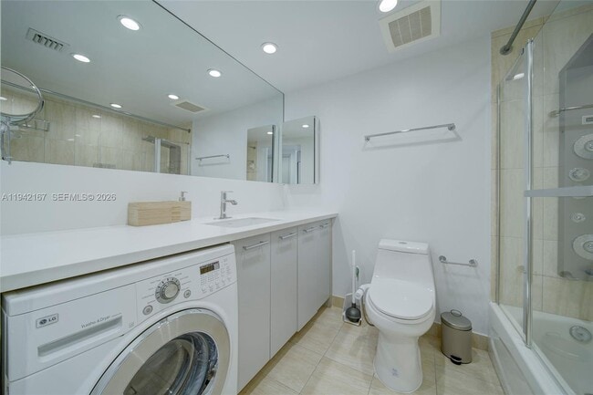 Building Photo - 1750 N Bayshore Dr