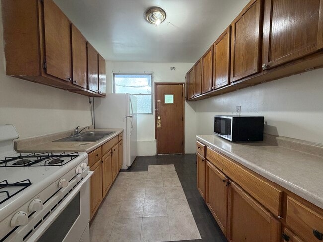 Building Photo - 4519 N Hamlin Ave