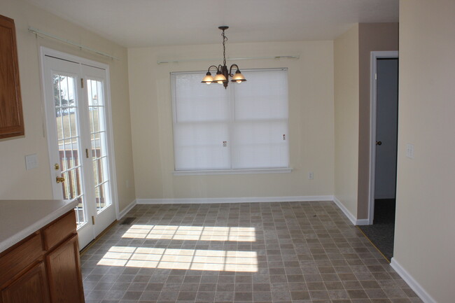 Building Photo - 3 Bedroom, 2.5 Bathroom Duplex for Rent wi...