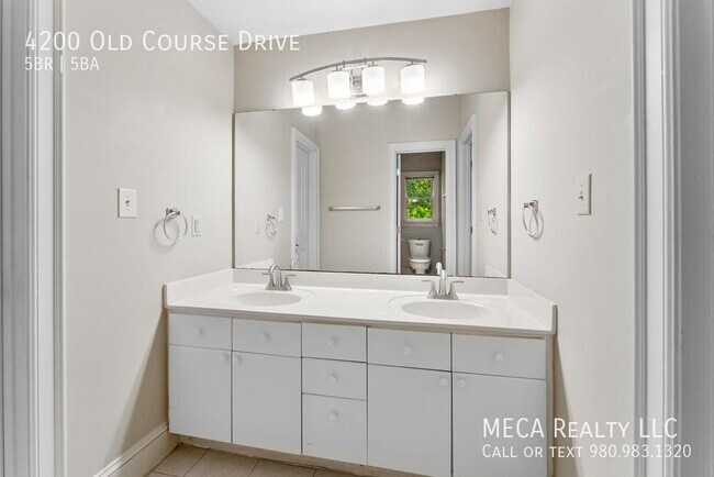 Building Photo - 4200 Old Course Dr