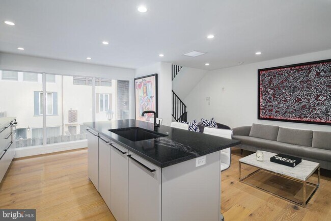 Building Photo - 1126 Lombard St