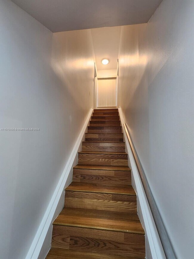 Building Photo - 1701 Bayberry Dr