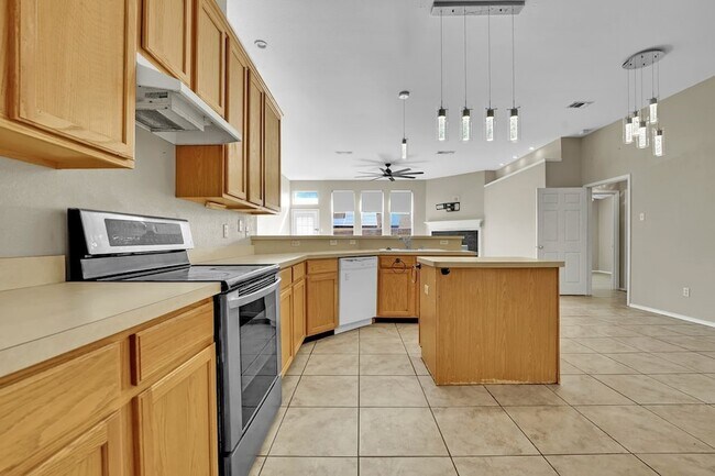 Building Photo - 1708 Windcastle Dr