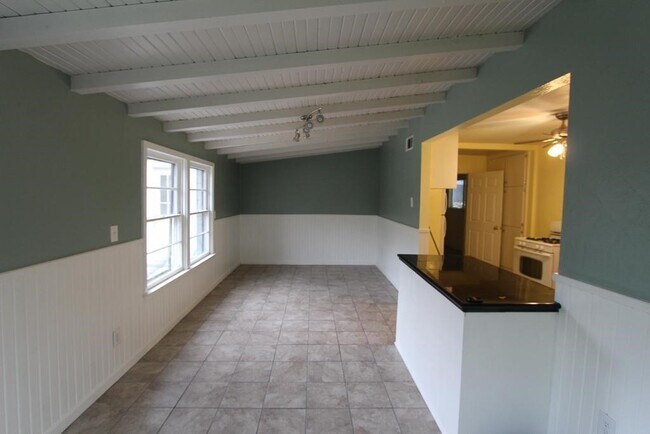 Building Photo - 1415 Zora St