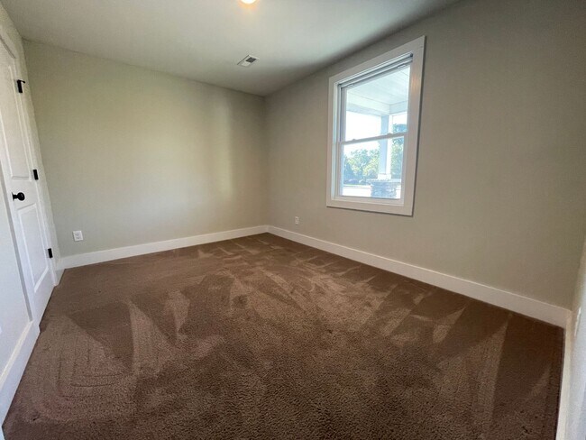 Building Photo - Fully remodeled rancher