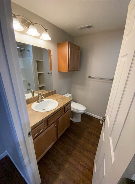 Building Photo - 135 Hemlock Dr