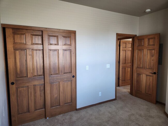 Building Photo - C8 - Bison Cove ~ 2 bed / 2 bath