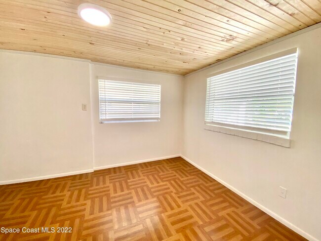 Building Photo - 57 NW Shannon Ave