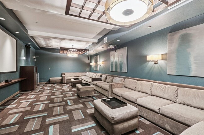 Building Photo - 106 W Seeboth St