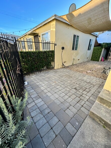 Gated outdoor dining area - 1935 18th St