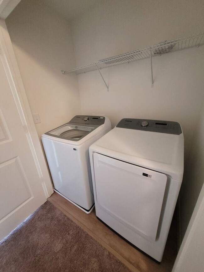 Building Photo - Brand New 3 bed 2.5 bath in beautiful Mirabella neighborhood in Davenport