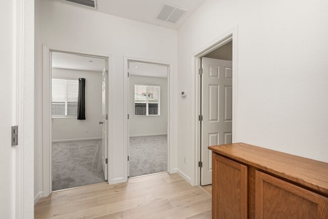 Building Photo - Desirable Elk Grove Area