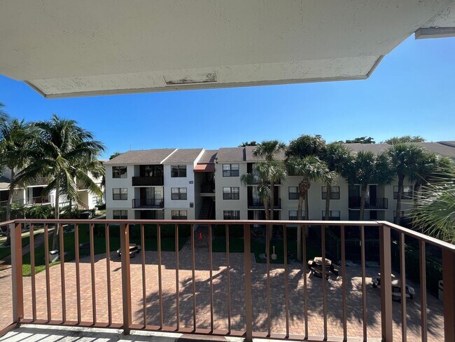 Building Photo - TWO BEDROOM TWO BATHROOM !! WATERFRONT COMMUNITY