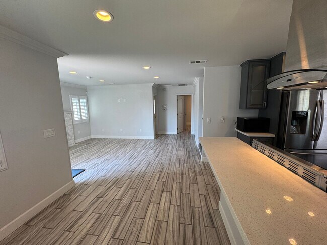 Building Photo - 1143 W 163rd St