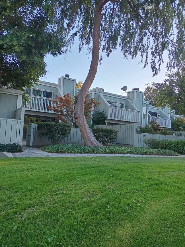 Building Photo - 7551 Maywood Dr