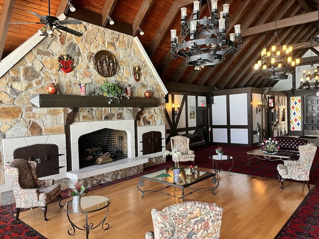 Building Photo - 3720 Inverrary Dr