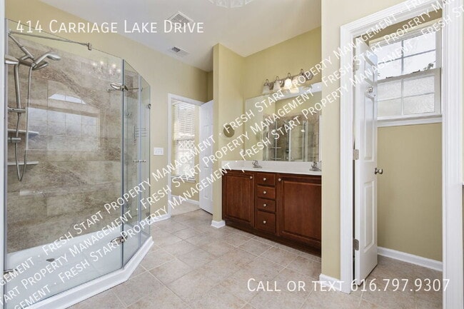 Building Photo - 414 Carriage Lake Dr