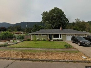 Building Photo - 77031 Westridge Ave