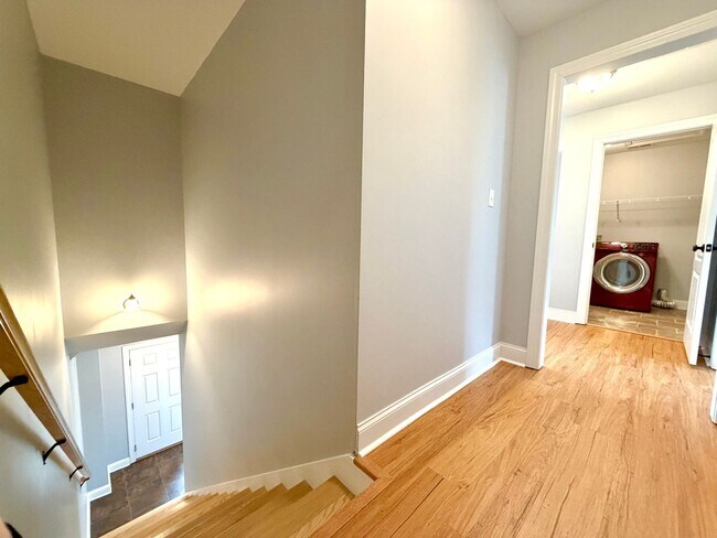 Building Photo - 90 Promontory Ln